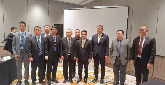 5月8日,中泰鐵路合作聯合委員會第31次會議在北京召開。同日,泰國副總理兼交通部長在北京東方君悅酒店舉行了陸橋計畫路演活動,向中國潛在投資者介紹「陸橋」這個千億基建項目。路演吸引了30多間中國公司代表到場參與。其中行業涵蓋航運、港口、物流、金融、建築等領域。其中包括中遠海運(北京)有限公司、中國外運海外發展有限公司、中國港灣工程有限公司、中國進出口銀行、中鐵國際集團有限公司、中國機械設備工程股份有限公司、中國山東國際經濟技術合作集團公司、小米集團等實力巨企。
